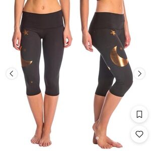 Teeki Magic Hat Goddess Yoga Capris Large Black‎ Moon Stars Leggings Cele…